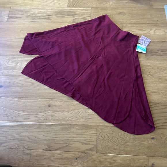 Umgee super Soft Flowy Maroon Skirt Size L - Picture 11 of 11